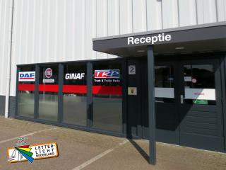 Raamstickers volgens huisstijl